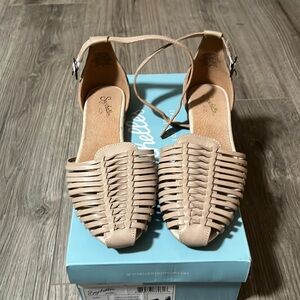 Worn once, very comfortable sandals!